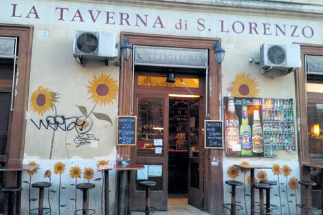 La Taverna di San Lorenzo, frente al mercado barrial, ideal para la hora del aperitivo.