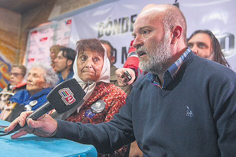 Sergio Maldonado y Taty Almeida, durante la conferencia de prensa realizada ayer en el gremio docente de Esquel. (Fuente: Télam)