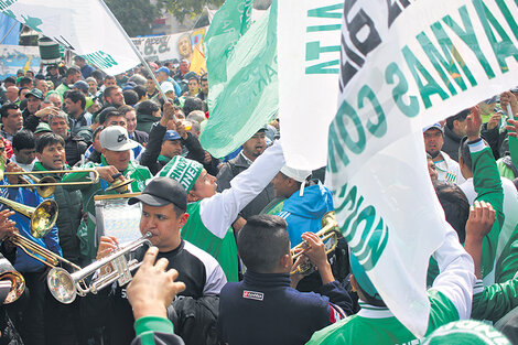 La movilización a Plaza de Mayo fue más breve que otras, pero reunió a una multitud. (Fuente: Leandro Teysseire)