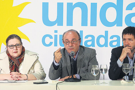 Graciana Peñafort, Leopoldo Moreau y Gerónimo Ustarroz en la conferencia de prensa en el Instituto Patria. (Fuente: Joaquín Salguero)