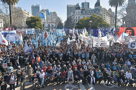 Organizaciones sociales marcharon el año pasado reclamando una ley de emergencia alimentaria. (Fuente: DyN)