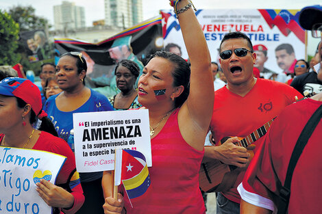 Manifestación de cubanos y venezolanos residentes en Cuba, a favor de Maduro en La Habana.