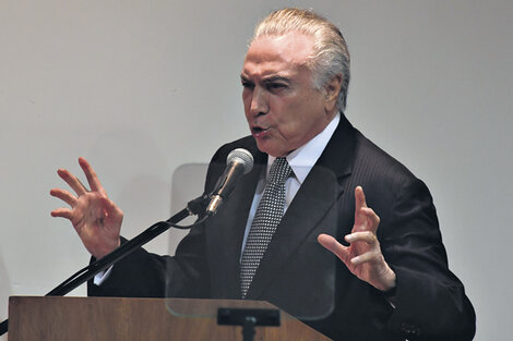 Flechas que apuntan a Temer