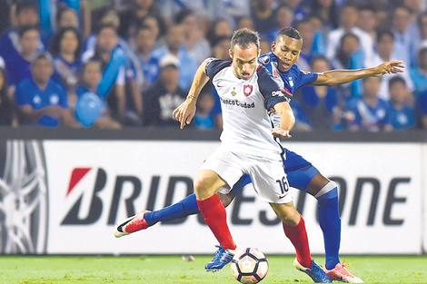 Fernando Belluschi en Guayaquil, donde marcó el único gol de la victoria de San Lorenzo. (Fuente: AFP)