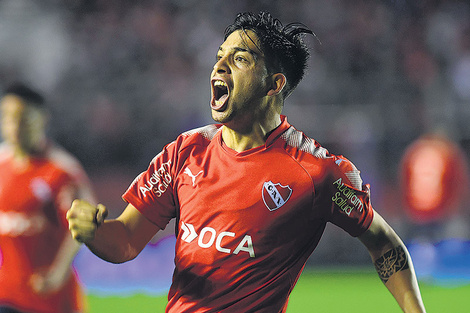 Martín Benítez, la figura, festeja en el Libertadores de América.