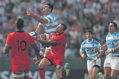 Los Pumas en acción ayer en el estadio Padre Martearena, de Salta. (Fuente: DyN)