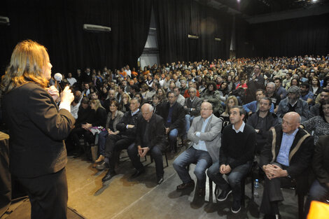 Fein habló en el acto, donde las caras de Lifschitz, Binner y Bonfatti lo decían todo.