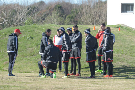 Llop apuesta a un equipo sin fisuras, donde cada jugador aporte lo suyo sin estrellatos.