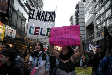 Miles de estudiantes en la calle