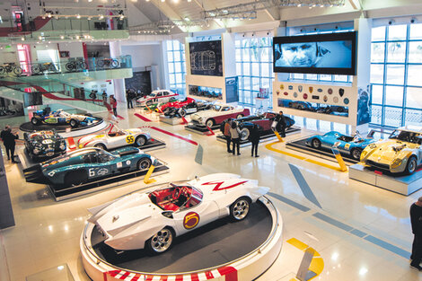 Vista general de los autos del museo, con el Mach 5 de Meteoro en primer plano. (Fuente: Arnaldo Pampillon)