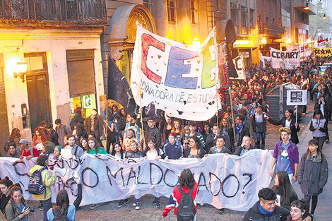 Los jóvenes también pidieron por Santiago Maldonado. (Fuente: Leandro Teysseire)