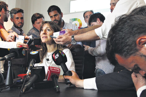 Al terminar el encuentro, Acuña brindó una conferencia de prensa. (Fuente: Carolina Camps)