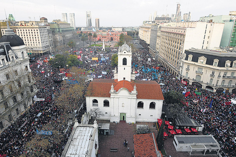 Toda la Plaza pidió por Santiago Maldonado. Los organizadores calcularon que participaron 250 mil personas.