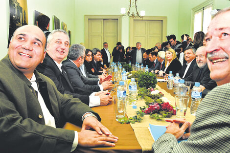 Los gobernadores y vices conversaron ayer alrededor de una mesa en la Casa de San Juan.