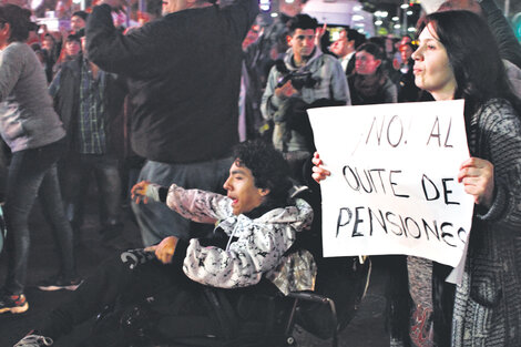 Una marcha de personas con discapacidad reclamó en junio por las pensiones eliminadas.