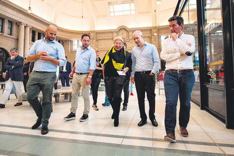 Elisa Carrió recorrió Retiro junto a Rodríguez Larreta. (Fuente: DyN)