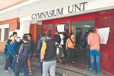 Luego de la resolución de la UNT, un grupo de alumnos tomó el colegio en protesta. (Fuente: Gentileza La Gaceta de Tucumán)