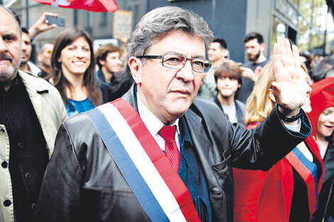 La calle arbitra el duelo Macron-Mélenchon