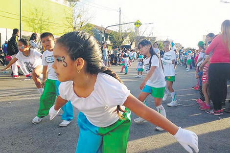 La murga del Bajo Flores participó del festival.