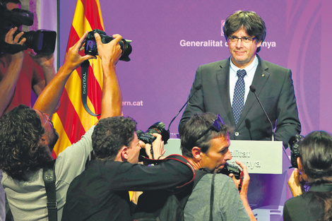 El presidente de la Generalitat, Carles Puigdemont, afirma que los catalanes van a las urnas. (Fuente: EFE)