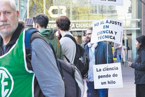 La protesta comenzó ayer al mediodía y seguirá al menos hasta la mañana de hoy.