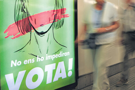 Propaganda del referéndum en un subte de Barcelona.