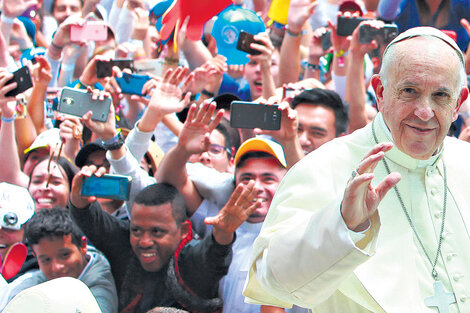 “¡Atrévanse a soñar a lo grande!”, dijo Francisco, a quien ovacionaron en el Parque Simón Bolívar.