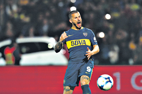 Benedetto festeja su gol, de penal, a los 59 minutos. (Fuente: Fotobaires)