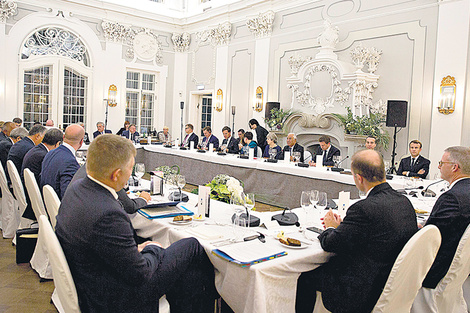 Funcionarios europeos anoche en la cena informal de la UE en Tallin, Estonia.