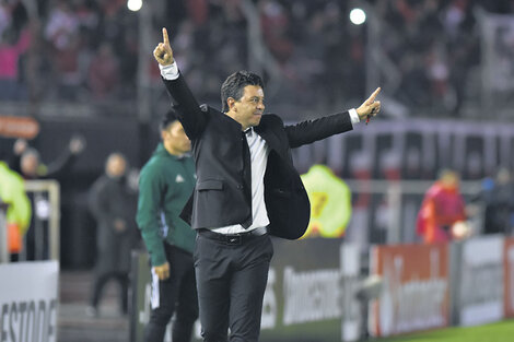 Marcelo Gallardo festeja tras el 8-0 del Millonario frente al Wilstermann boliviano.