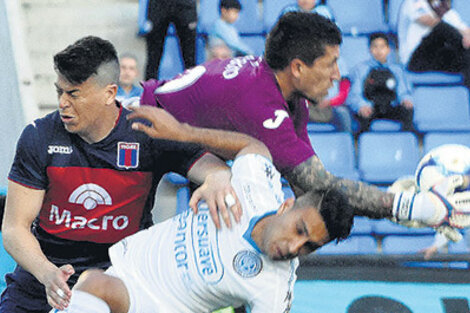 Lucha en el Gigante de Alberdi.