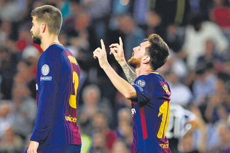 Lionel Messi festeja uno de sus dos goles en el Camp Nou.