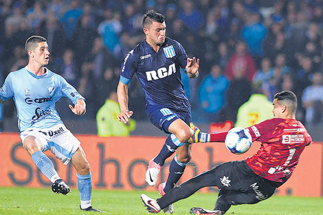 El gol que abrió el camino a la victoria, el primero de Triverio con la camiseta de Racing.