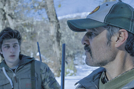 Nahuel (Lautaro Bettoni) y Ernesto (Germán Palacios), voluntades enfrentadas en un paisaje nevado.