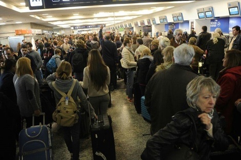 Vuelos cancelados y demoras en Aeroparque y Ezeiza