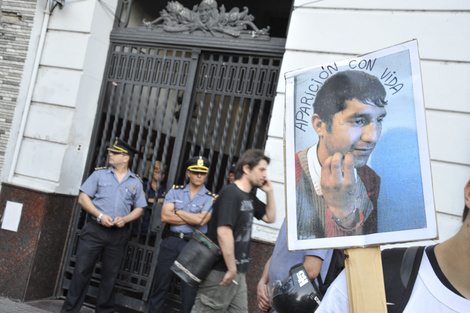 Una de las manifestaciones de familiares de Casco frente a la comisaría 7ª.