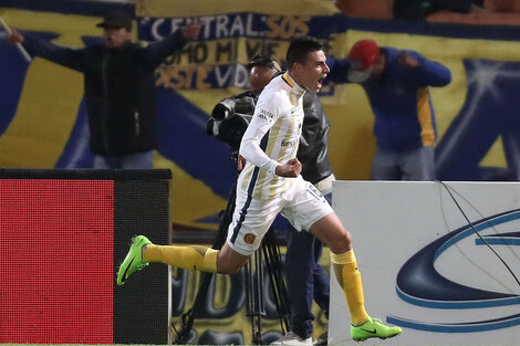 Martínez fue figura y goleador de Central contra Boca.