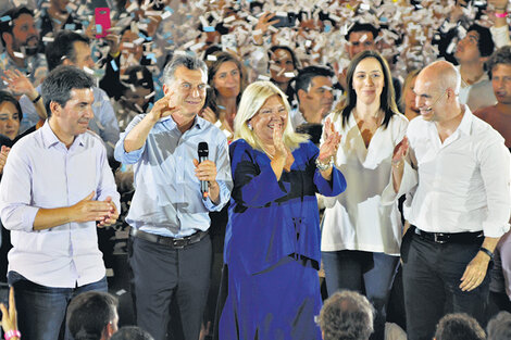 En el cierre de la campaña porteña de Cambiemos estuvo casi toda la plana mayor del oficialismo. (Fuente: Guadalupe Lombardo)