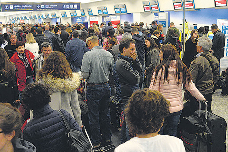 Ayer hubo conflictos por la cancelación y reprogramación de vuelos hasta las 10 de la mañana. (Fuente: DyN)