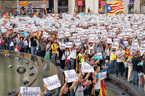 Manifestantes marcharon ayer por la libertad de dos prisioneros políticos.