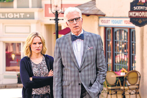 En The Good Place, teñidas de falsa inocencia, sobrevuelan preguntas sobre el más allá y la moralidad.