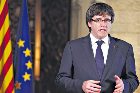 Hoy el Parlamento catalán se reúne para convocar el Pleno que solicitó Carles Puigdemont tras recibir la noticia de la intervención. (Fuente: AFP)