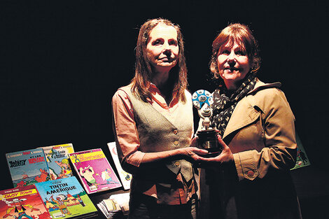 Las hijas de Carlos Vogt recibieron su premio a la trayectoria. (Fuente: Jorge Larrosa)