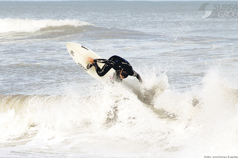 El trabajo mental está a la par del físico en esta disciplina que gana auge cada temporada. (Fuente: Juan Dengueco Recio/ Acess Surf Hawaii/Locos Bro)