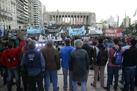 La manifestación culminó con un emotivo acto en el Monumento a la Bandera. (Fuente: Andres Macera)