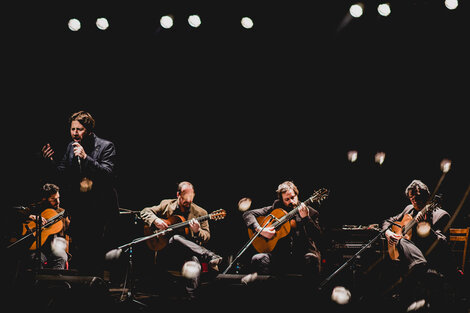 "34 Puñaladas", el quinteto bonaerense de tres guitarras, guitarrón y voz.