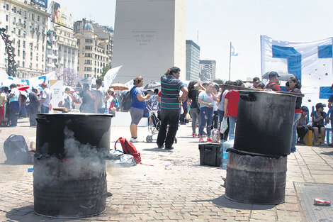 La actividad arrancó a las 7 en el Obelisco y a las 11 instalaron ollas populares en diversos puntos.