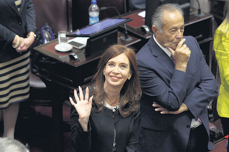 Cristina Kirchner recibió el aliento de dirigentes y simpatizantes desde los palcos.