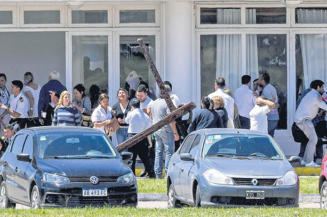 La congoja de los familiares minutos después de haberse enterado de las novedades.