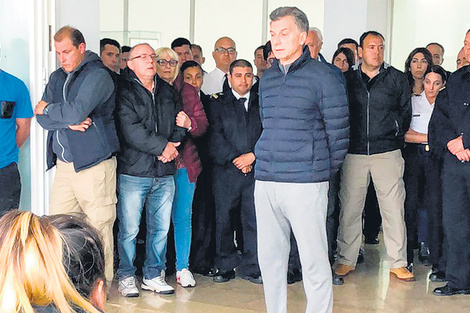 En su encuentro con los familiares de los submarinistas, Macri fue increpado por una madre.